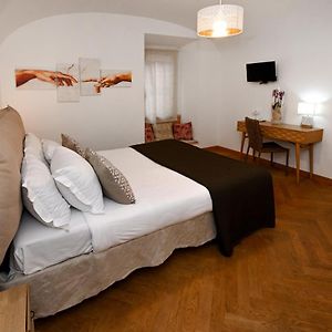 Camera con letto king size
